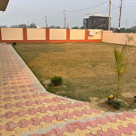 Shrinath Residency Hotel Grander Noida Exterior foto