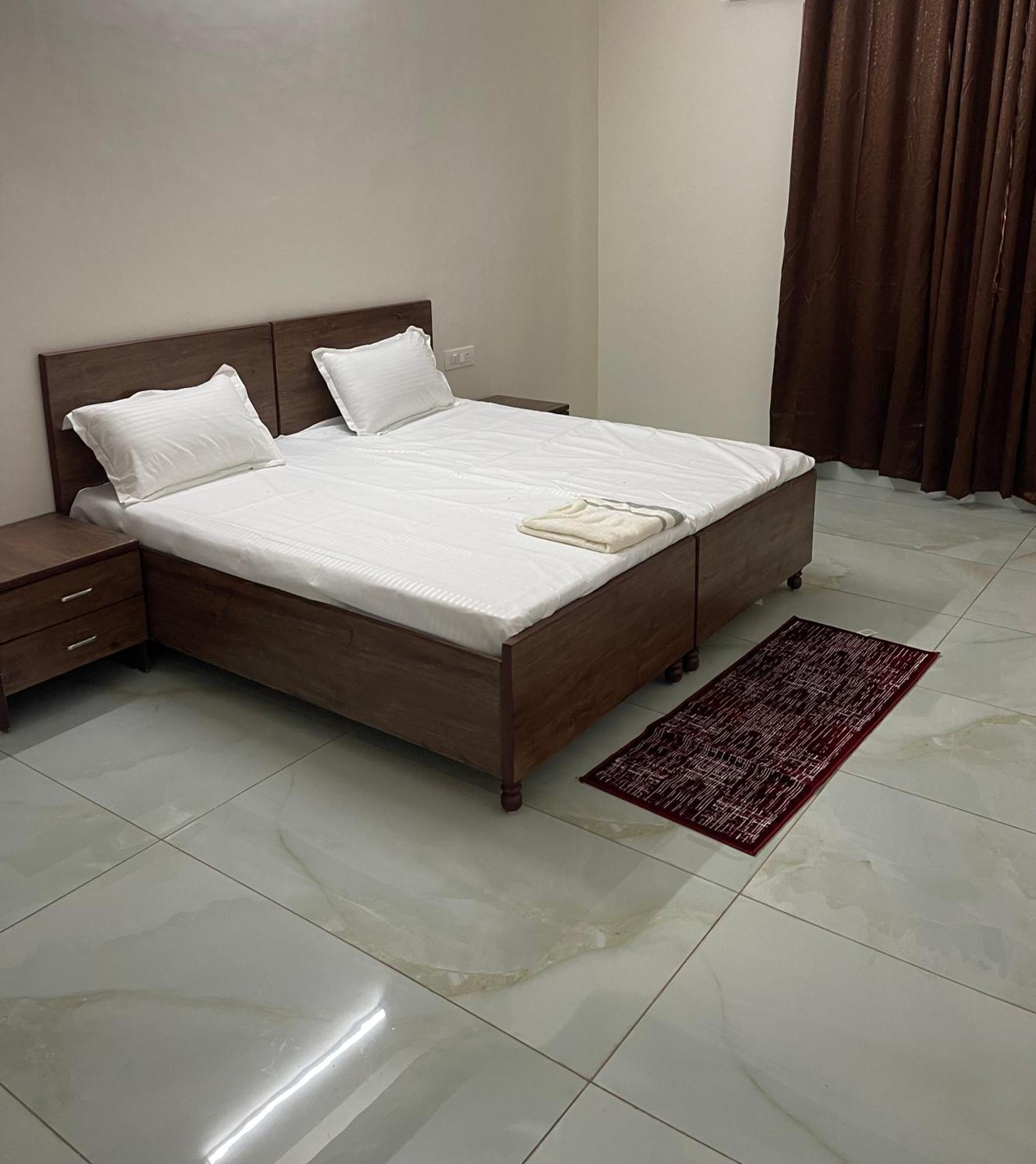 Shrinath Residency Hotel Grander Noida Exterior foto