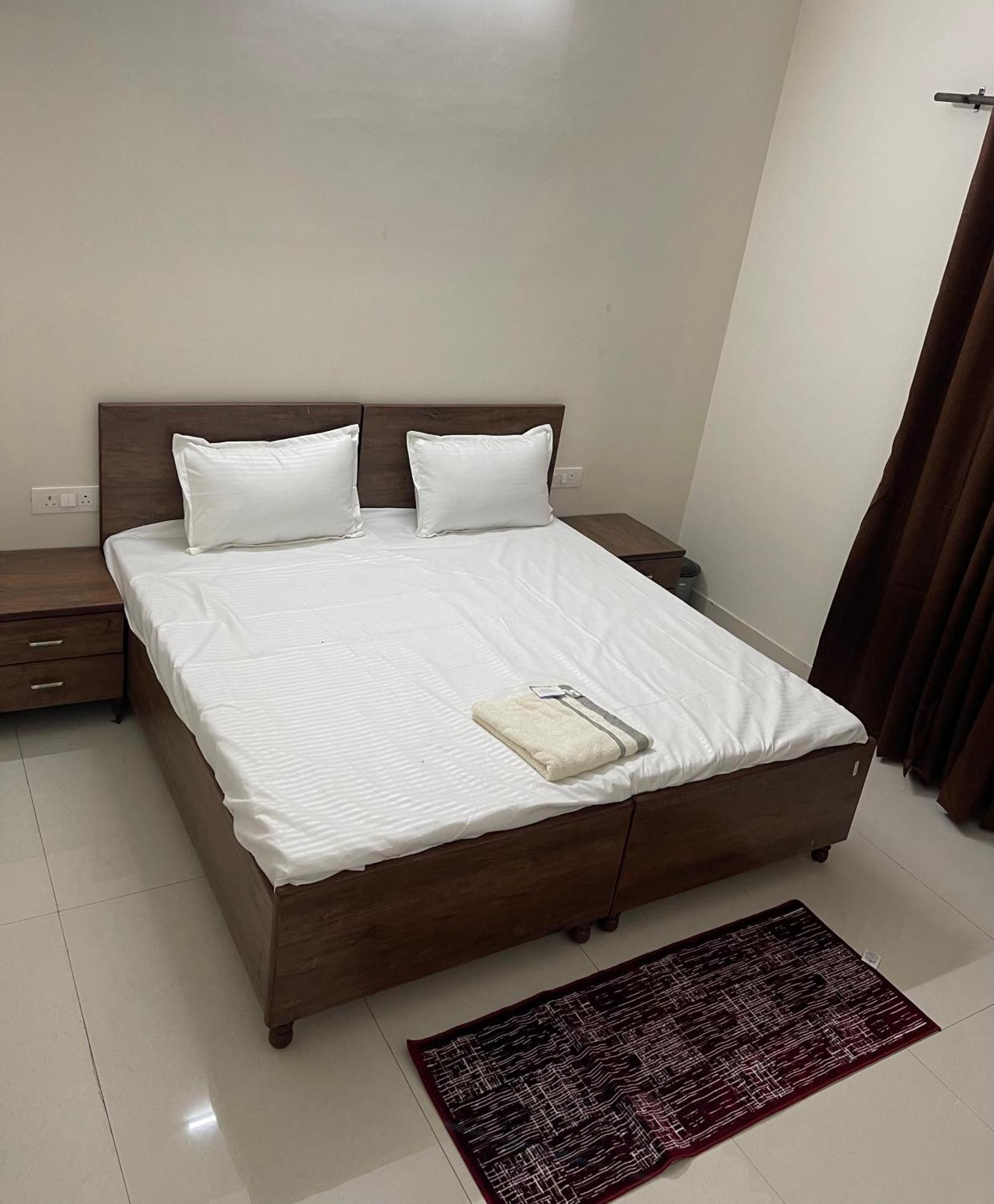 Shrinath Residency Hotel Grander Noida Exterior foto