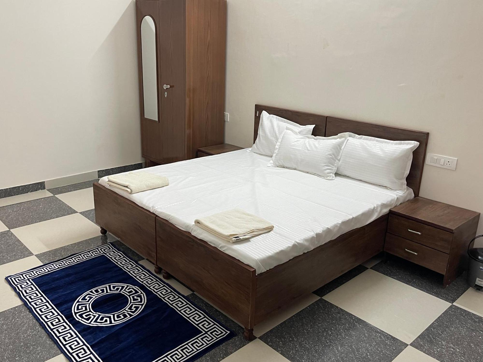 Shrinath Residency Hotel Grander Noida Exterior foto